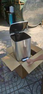 thùng rác inox dạng vuông